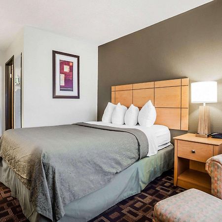 Quality Inn & Suites Des Moines Airport Экстерьер фото