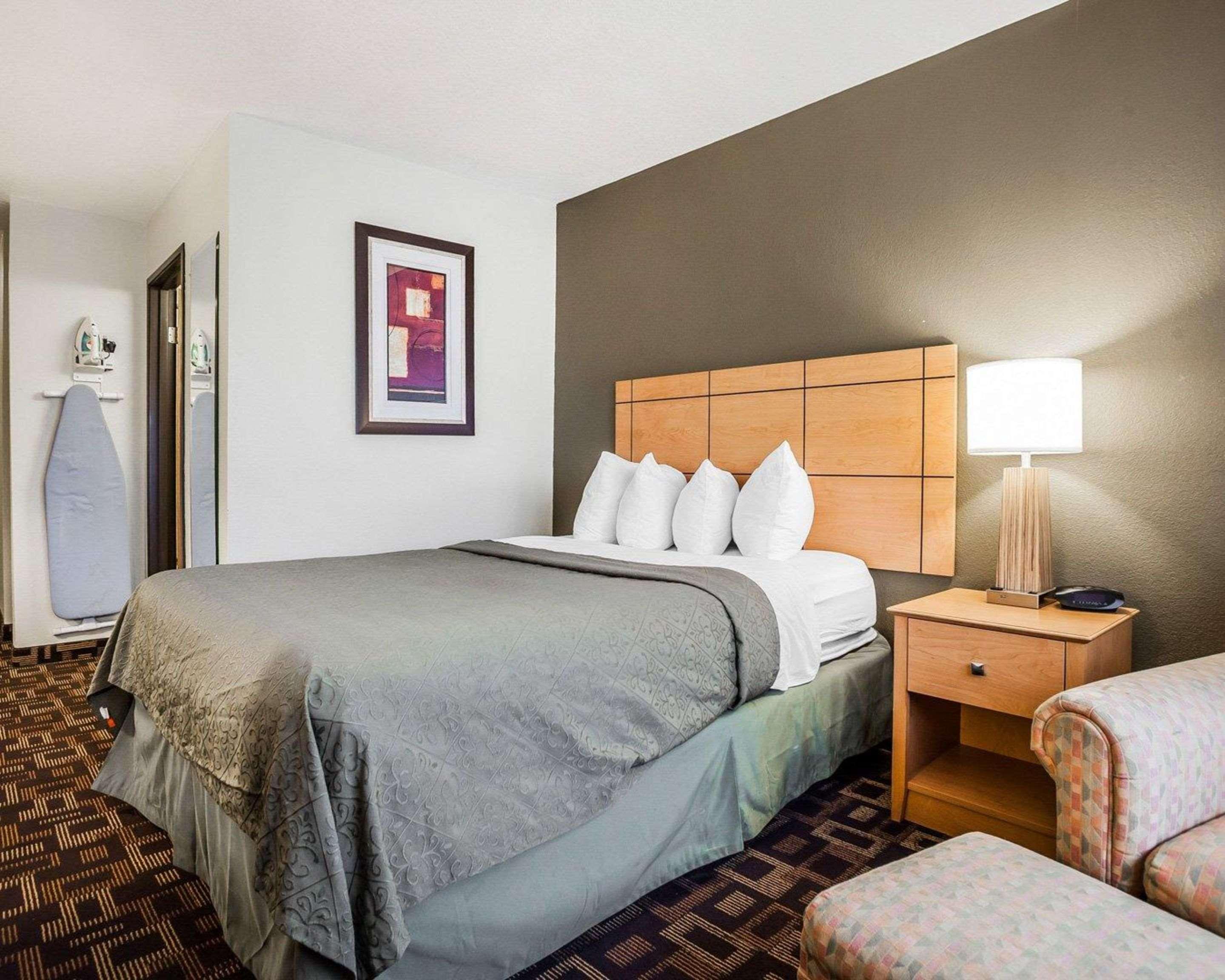 Quality Inn & Suites Des Moines Airport Экстерьер фото