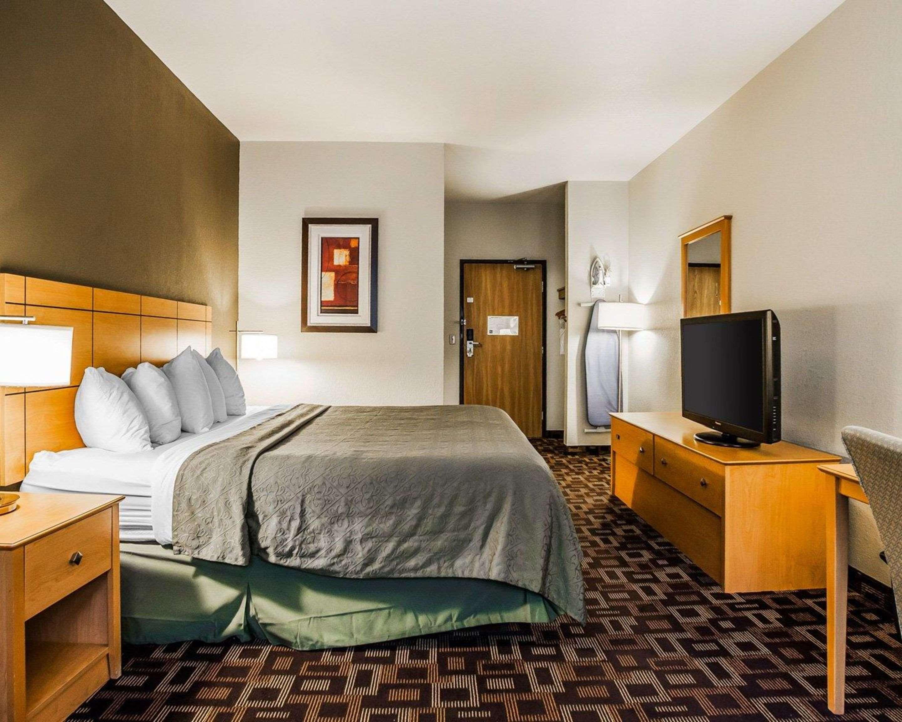 Quality Inn & Suites Des Moines Airport Экстерьер фото