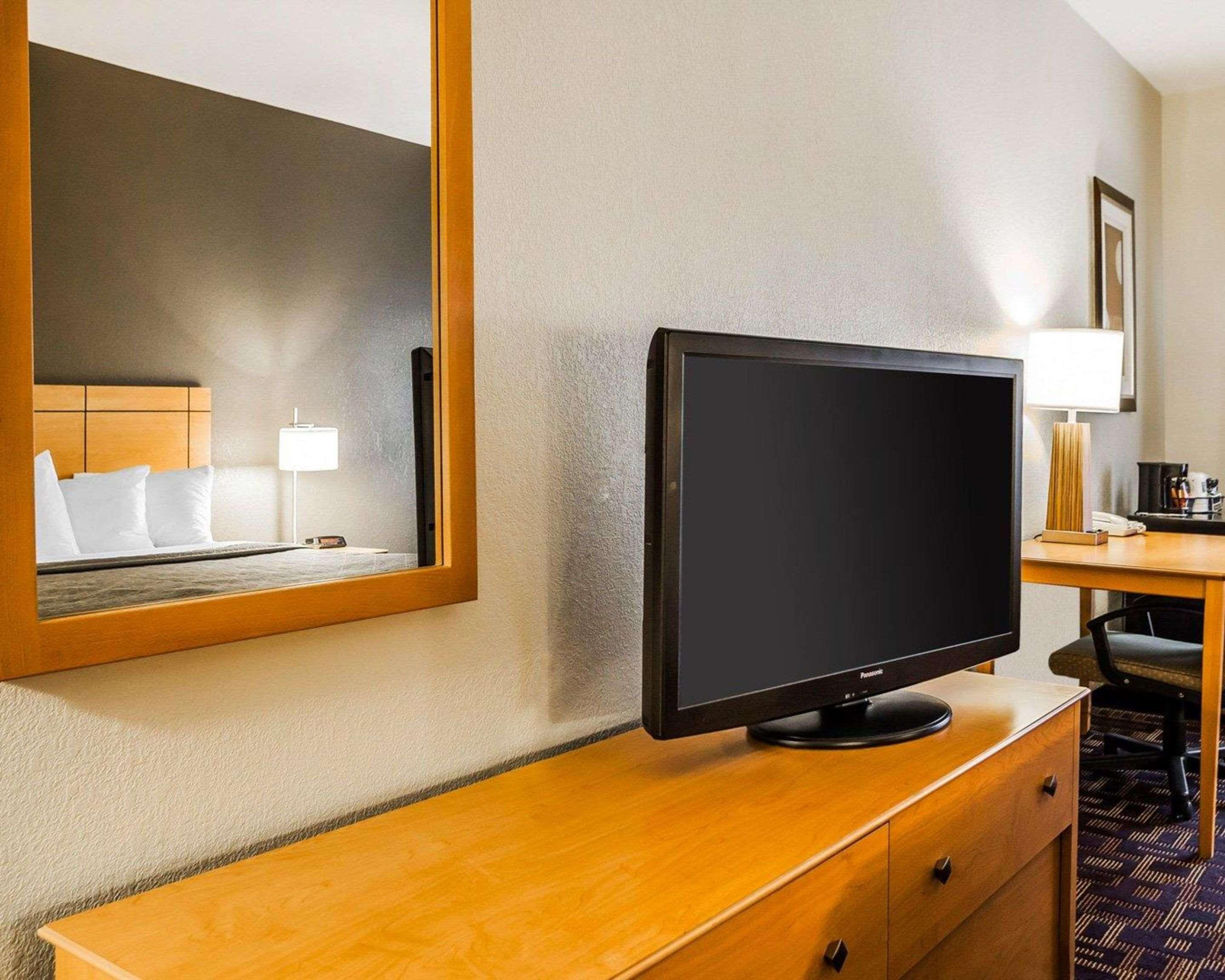 Quality Inn & Suites Des Moines Airport Экстерьер фото