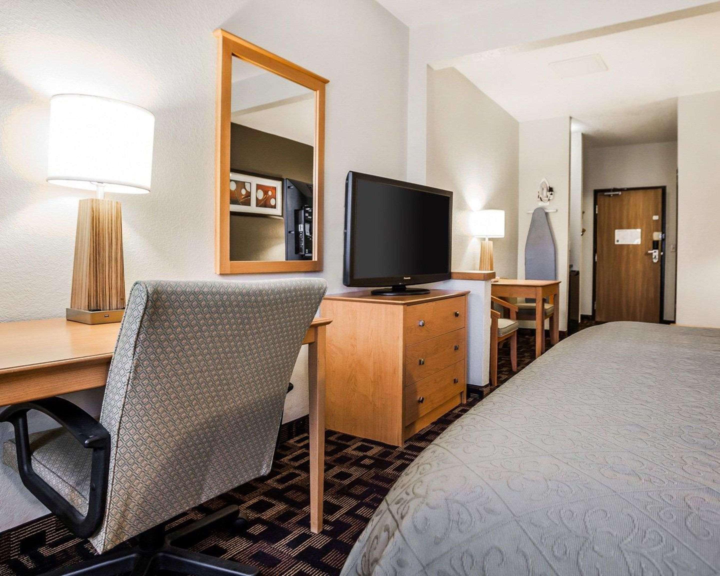 Quality Inn & Suites Des Moines Airport Экстерьер фото