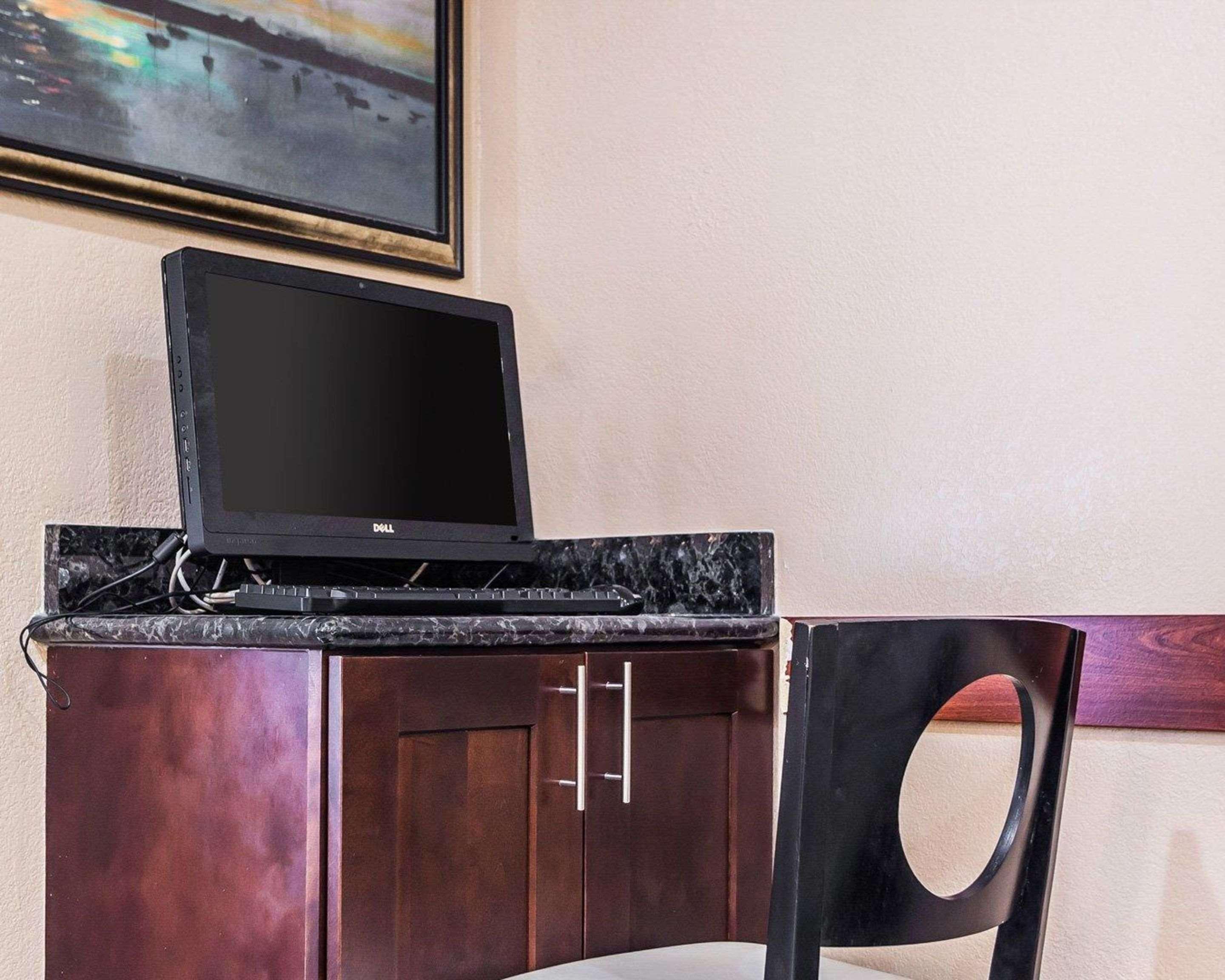 Quality Inn & Suites Des Moines Airport Экстерьер фото
