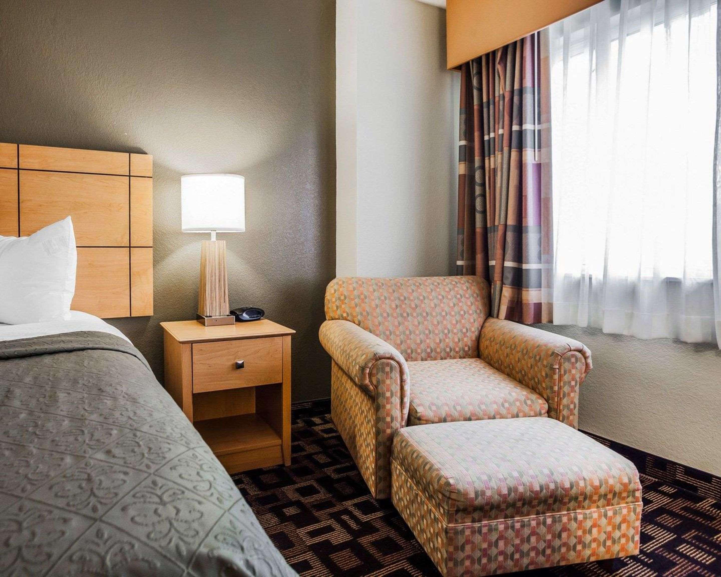 Quality Inn & Suites Des Moines Airport Экстерьер фото