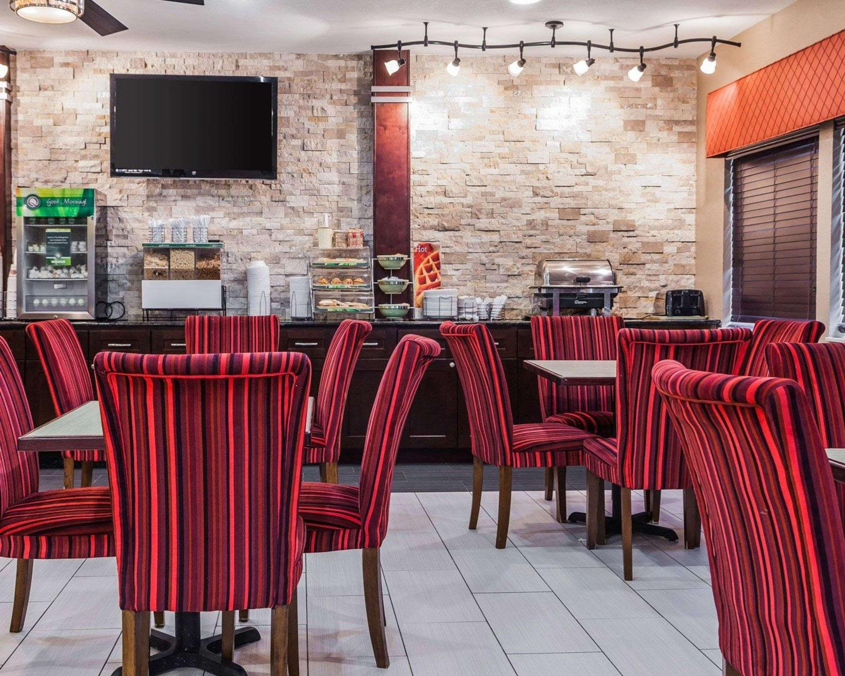 Quality Inn & Suites Des Moines Airport Экстерьер фото