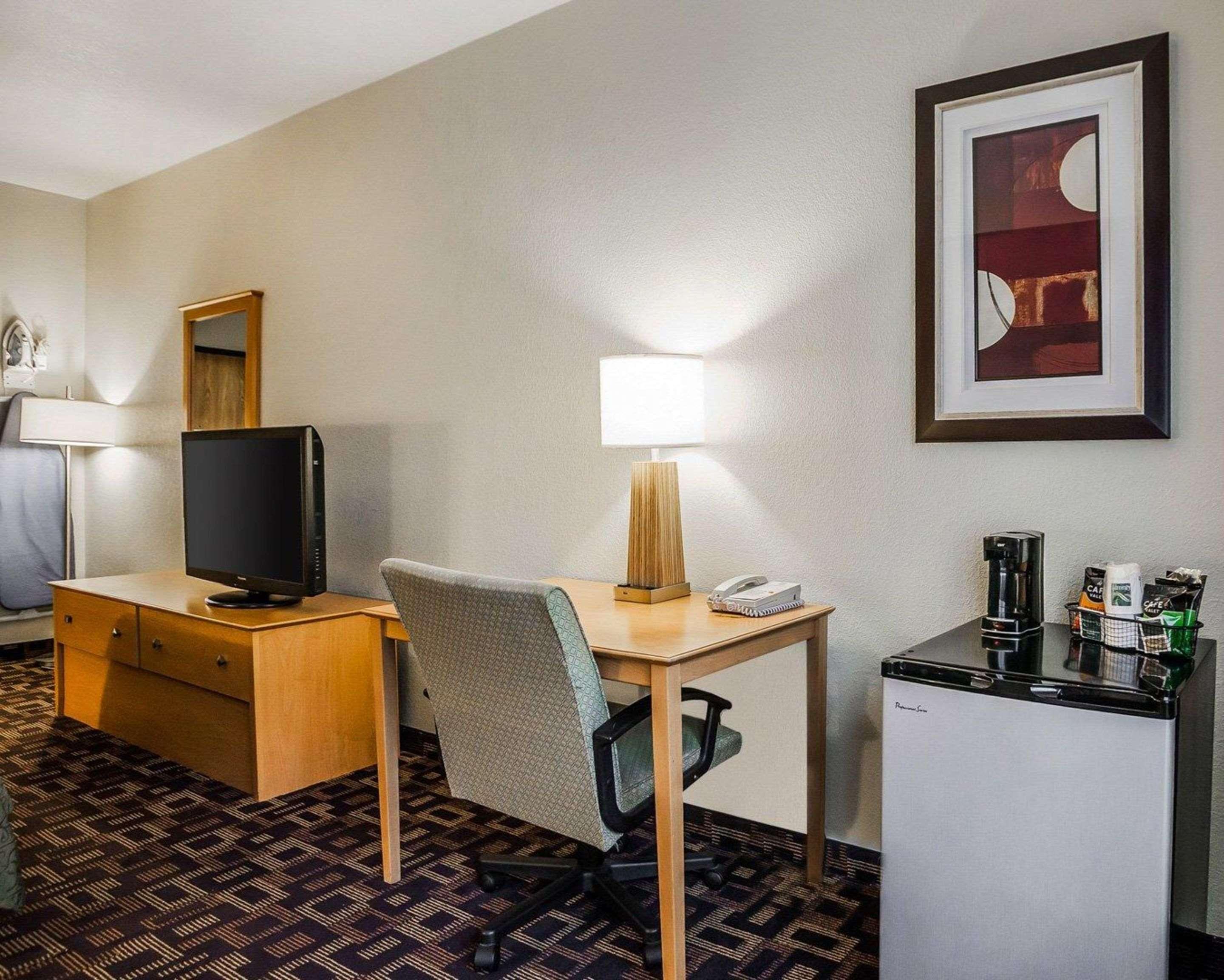 Quality Inn & Suites Des Moines Airport Экстерьер фото