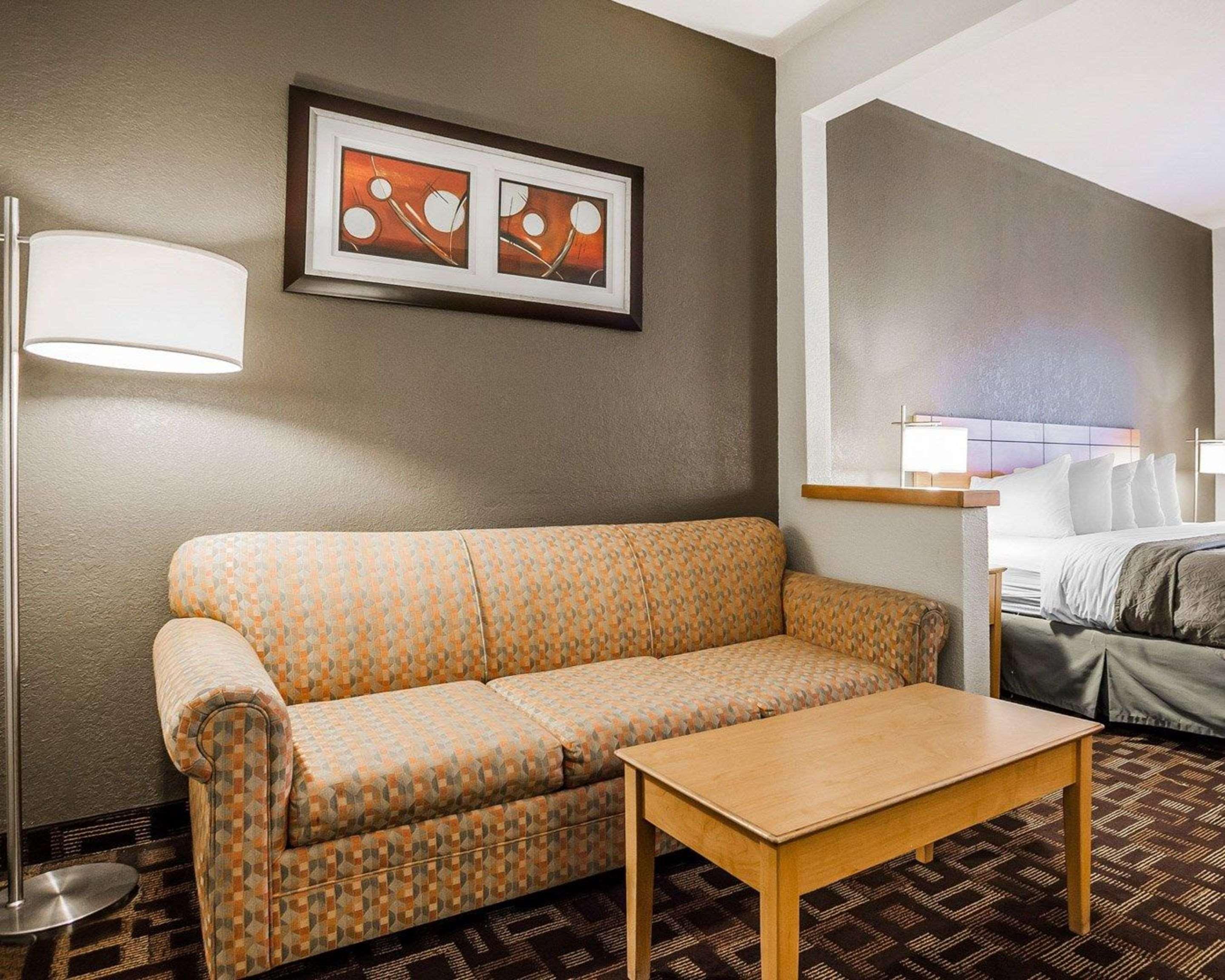 Quality Inn & Suites Des Moines Airport Экстерьер фото