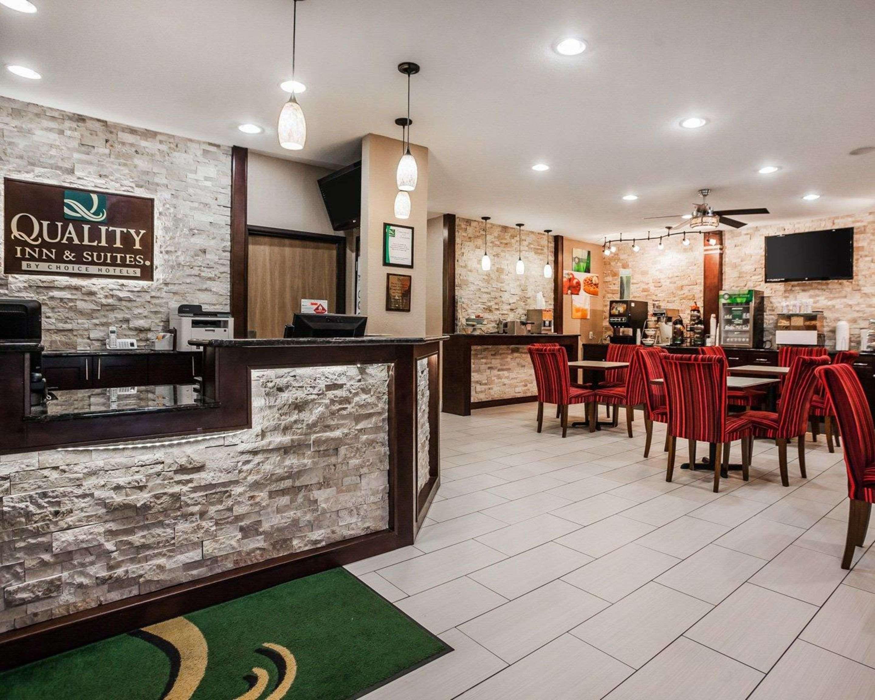 Quality Inn & Suites Des Moines Airport Экстерьер фото