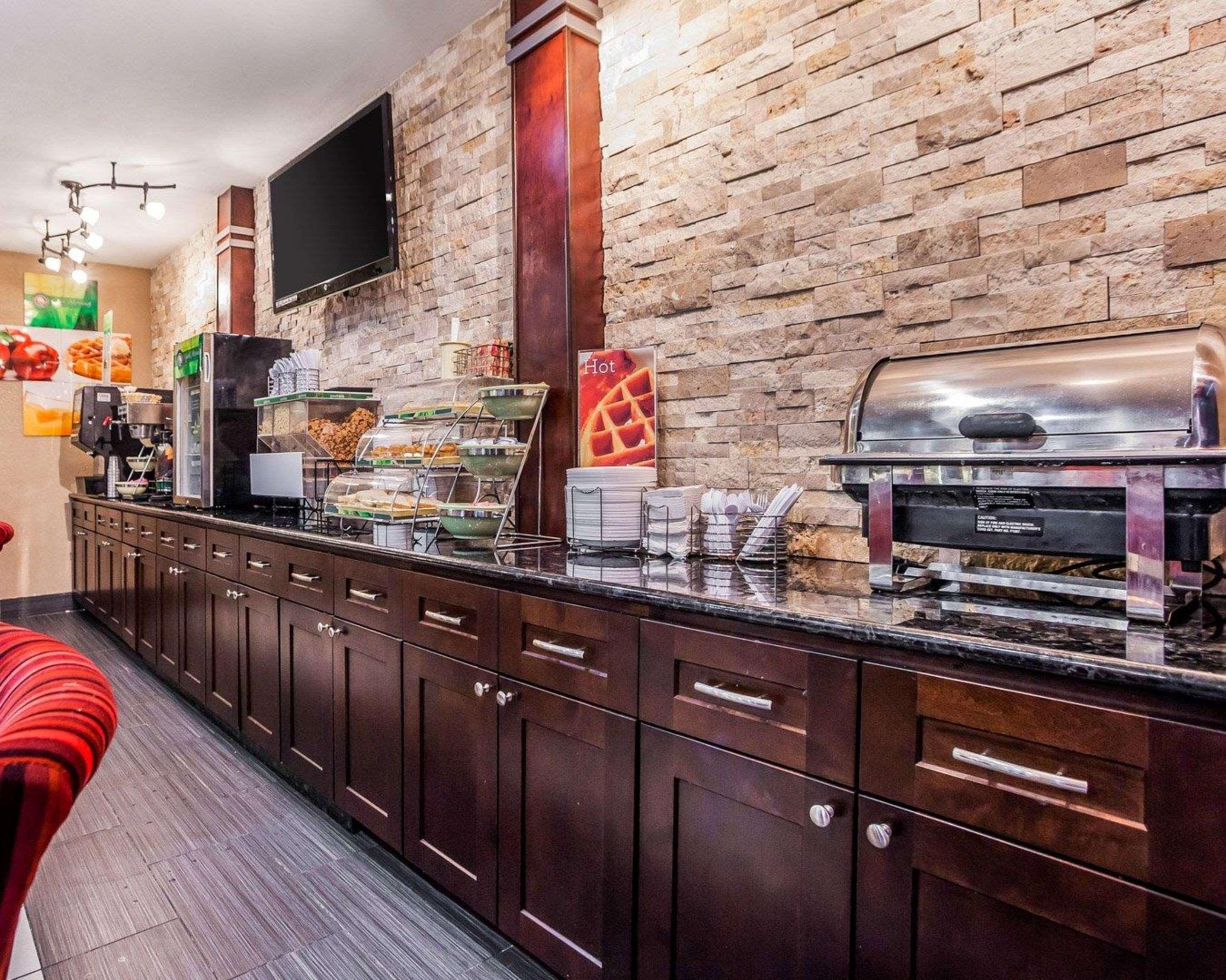 Quality Inn & Suites Des Moines Airport Экстерьер фото