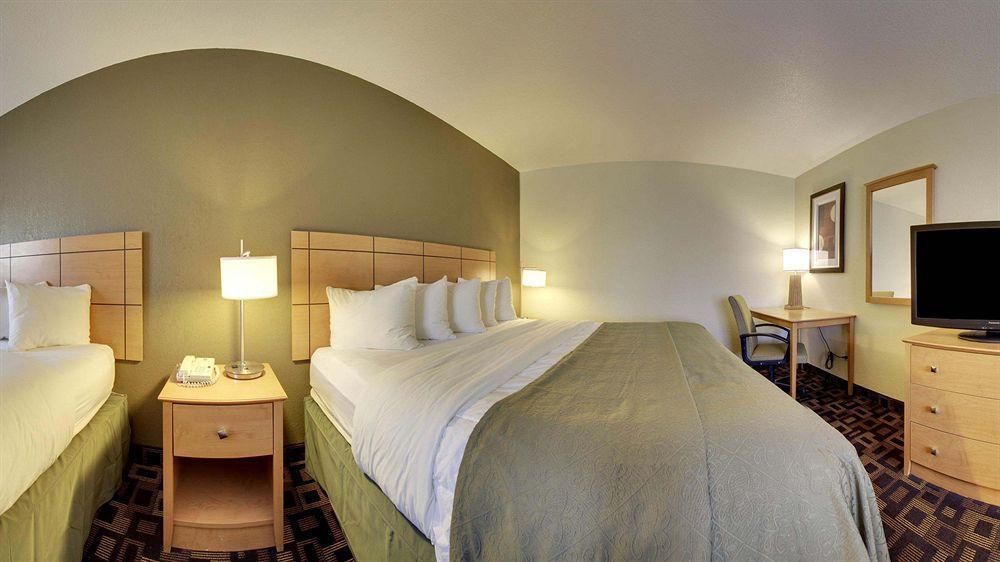 Quality Inn & Suites Des Moines Airport Экстерьер фото