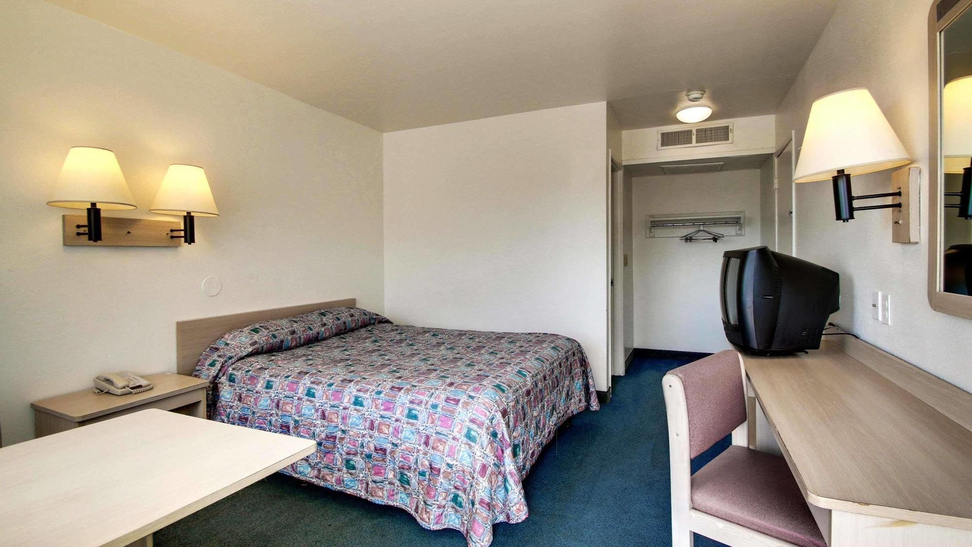 Quality Inn & Suites Des Moines Airport Экстерьер фото