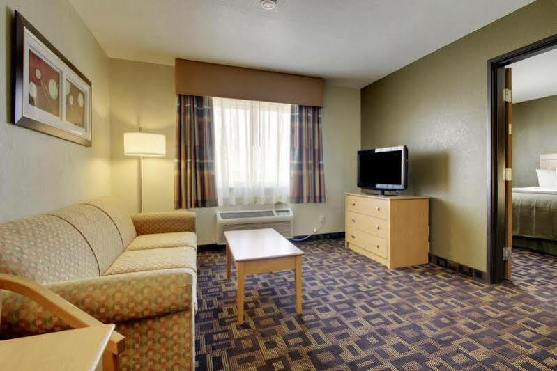 Quality Inn & Suites Des Moines Airport Экстерьер фото